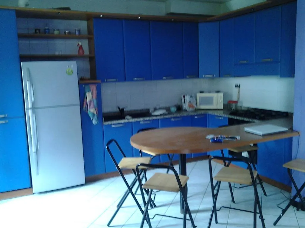 Guest house Villetta Rossini: Shared Apartment with Taxi Service Valbrembo