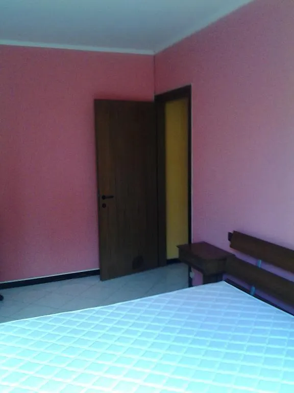 Guest house Villetta Rossini: Shared Apartment with Taxi Service Valbrembo