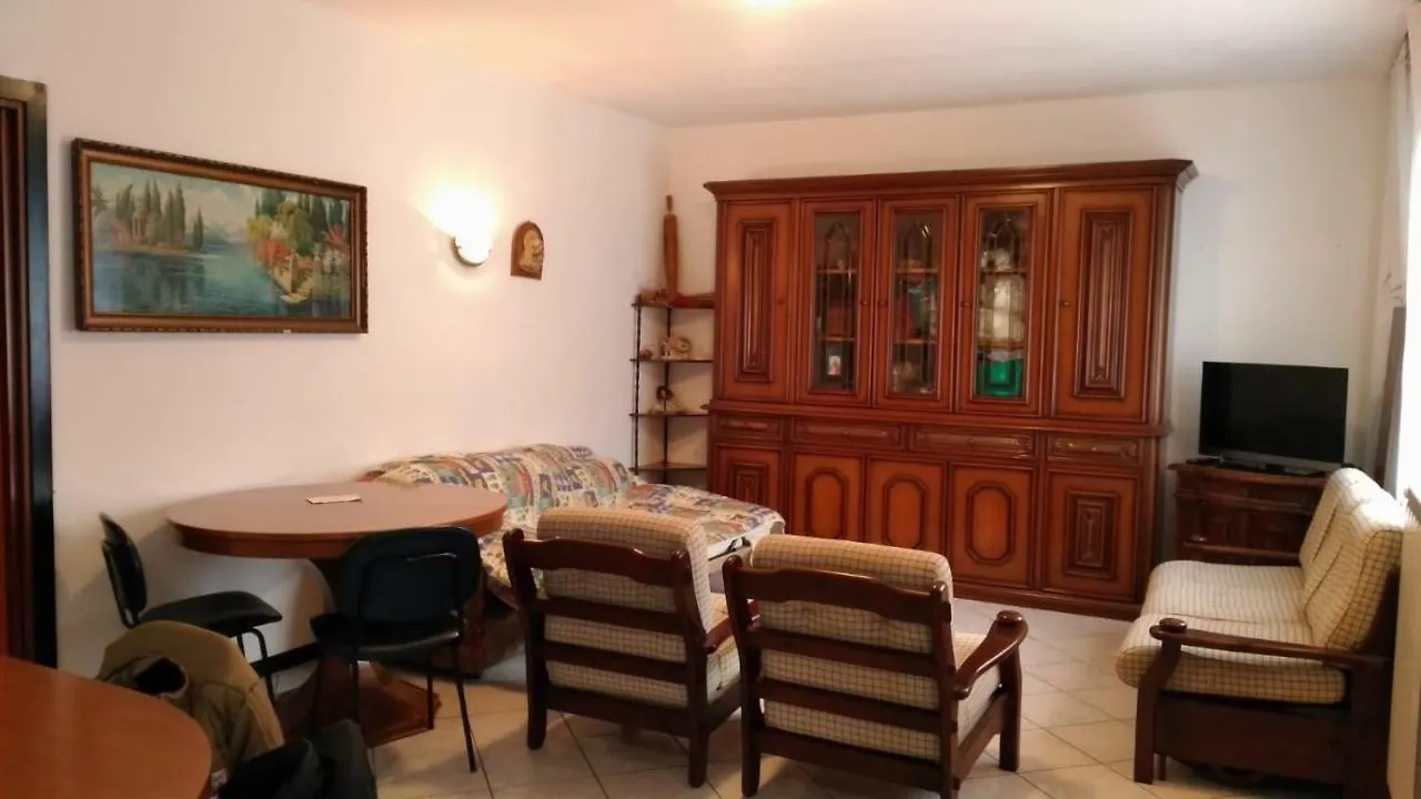 Villetta Rossini: Shared Apartment with Taxi Service Valbrembo Guest house