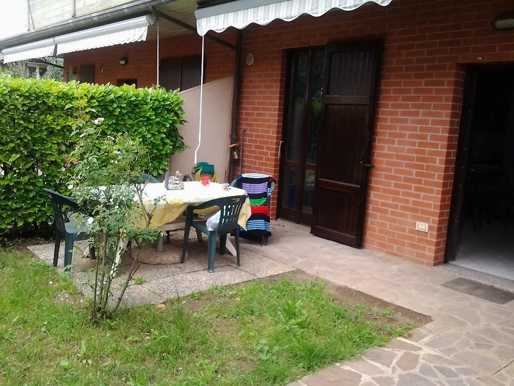 Villetta Rossini: Shared Apartment with Taxi Service Valbrembo Guest house