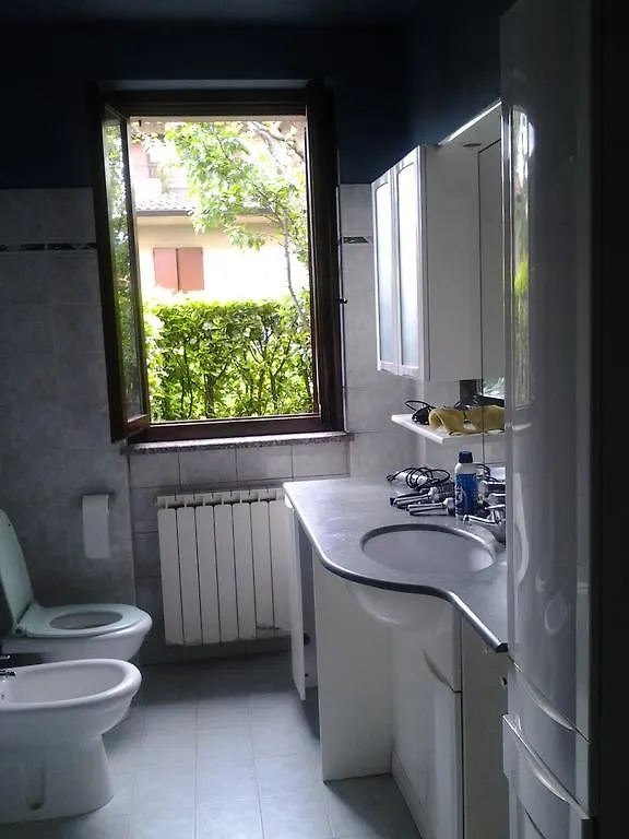 Villetta Rossini: Shared Apartment with Taxi Service Valbrembo Guest house